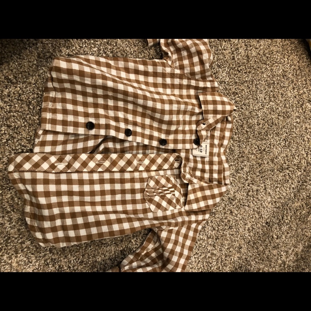 Old navy button down boys size6-12 months